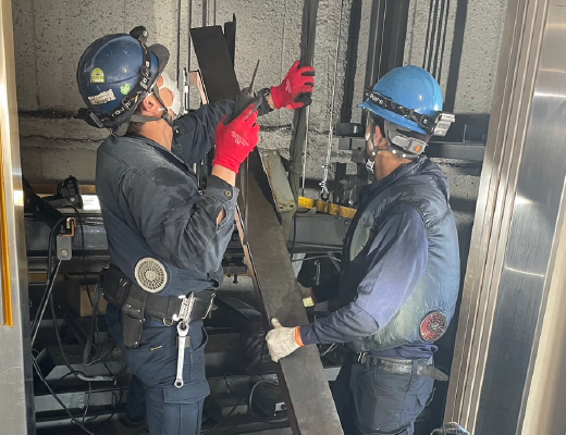 ヒラノエレベータサービスは工場エレベーターのプロフェッショナルとして、故障修理はもちろん、違法状態のリフト・昇降機の新設にも幅広く対応